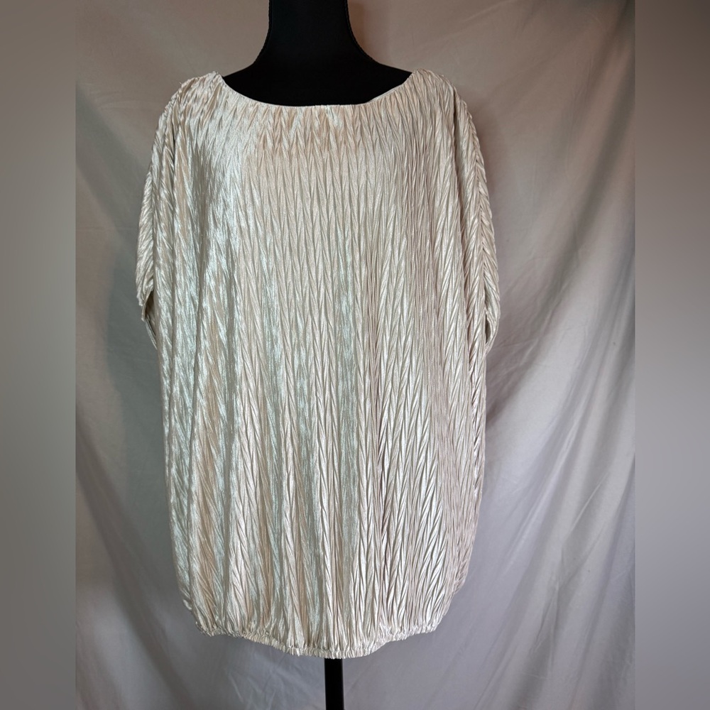 Marc New York Andrew Marc Pleated Crinkle Top ✨🥂